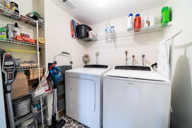 Building Photo - 2240 N Cypress Bend Dr