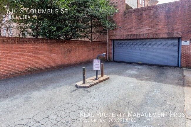 Building Photo - Stunning Corner Townhouse, Old Town Alexan...