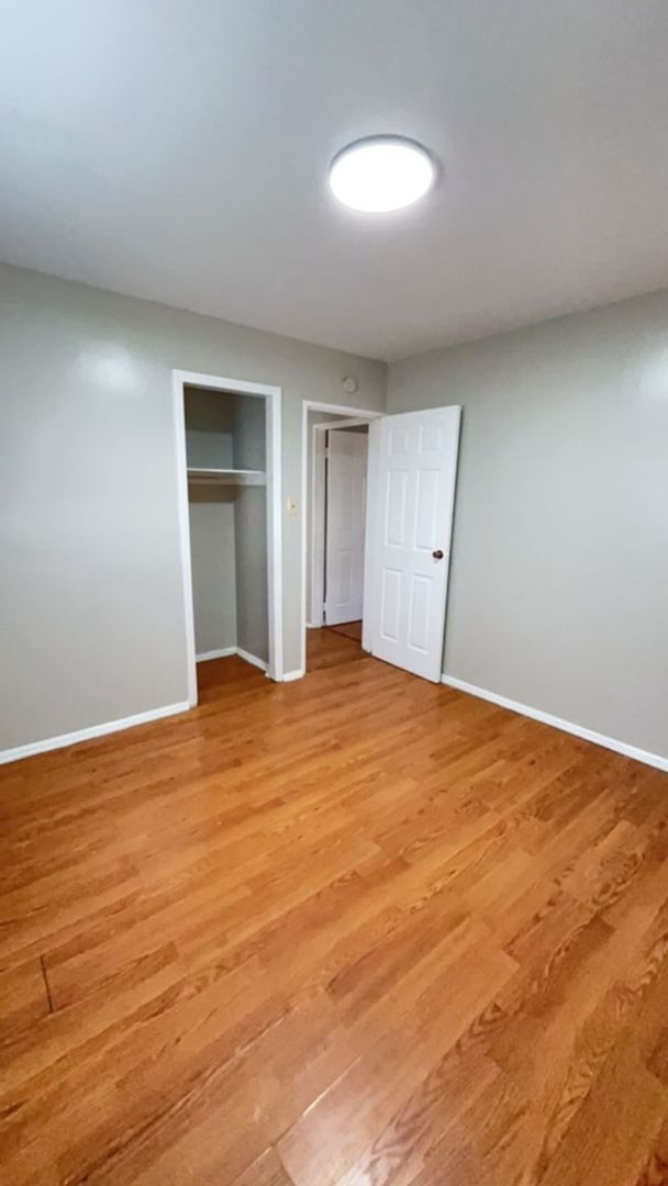 Building Photo - *AVAILABLE IN JUNE!* BIG BACKYARD - 2 BEDROOMS!