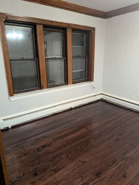 Building Photo - 1221 S Avers Ave