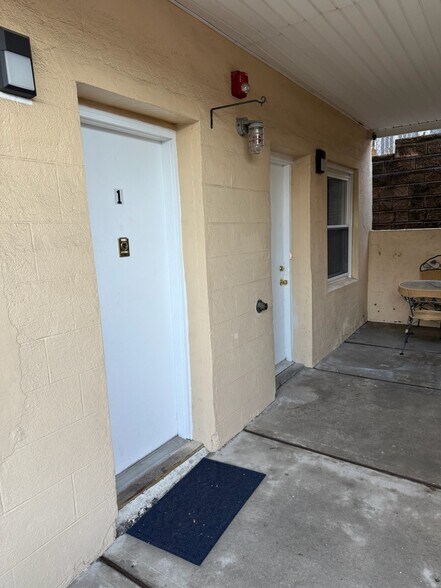 Building Photo - 182 Cliff St