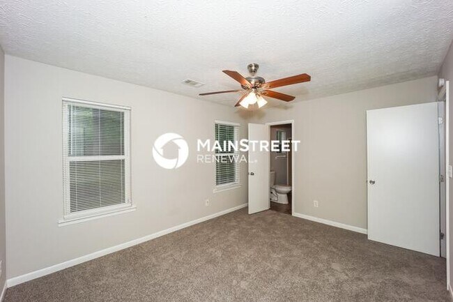 Building Photo - 3 Bedroom Pet-Friendly Home in Jonesboro, GA with Main Street Renewal