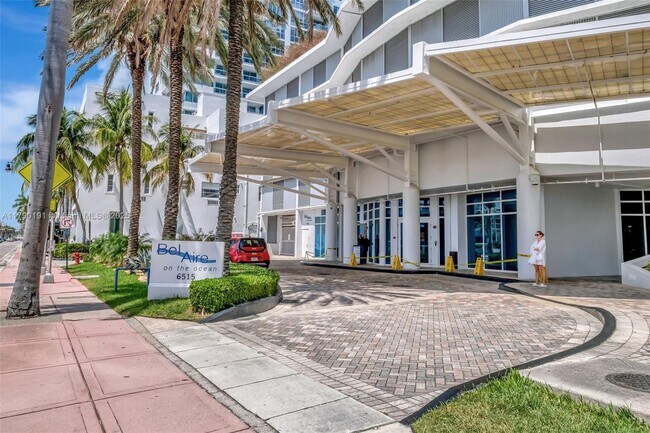 Building Photo - 6515 Collins Ave