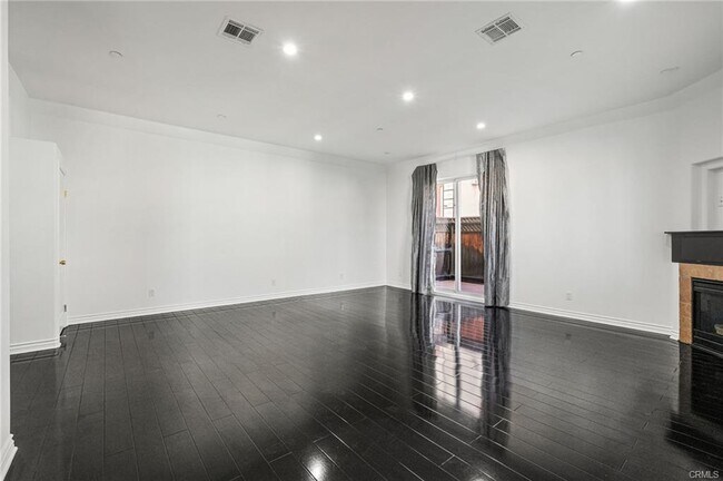 Building Photo - 10235 Independence Ave