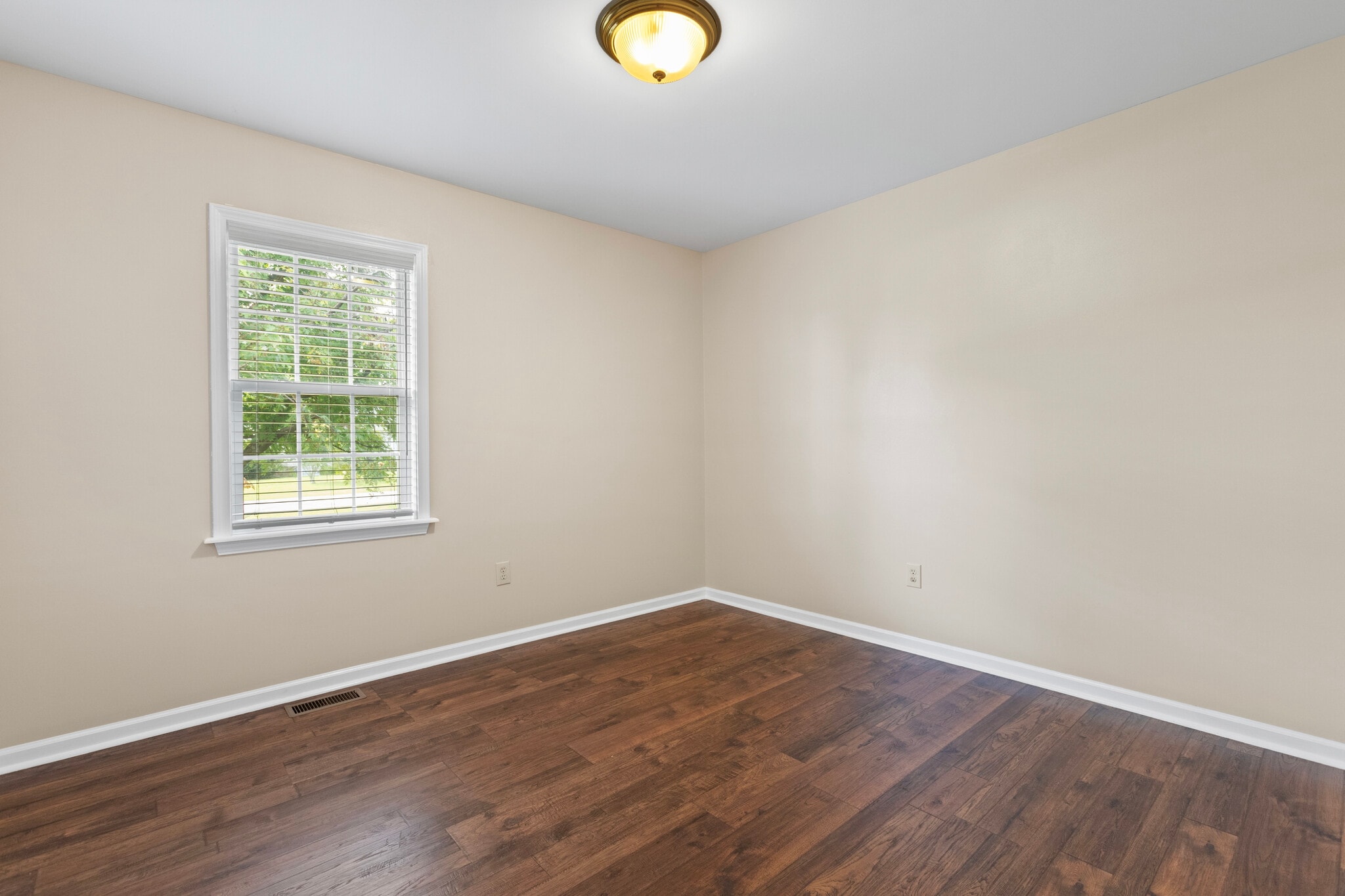 Guest Room 2 - 400 Kant Pl