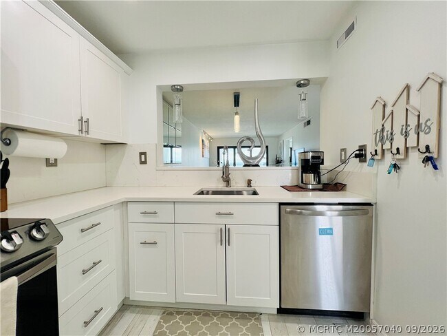 Building Photo - 9400 S Ocean Dr