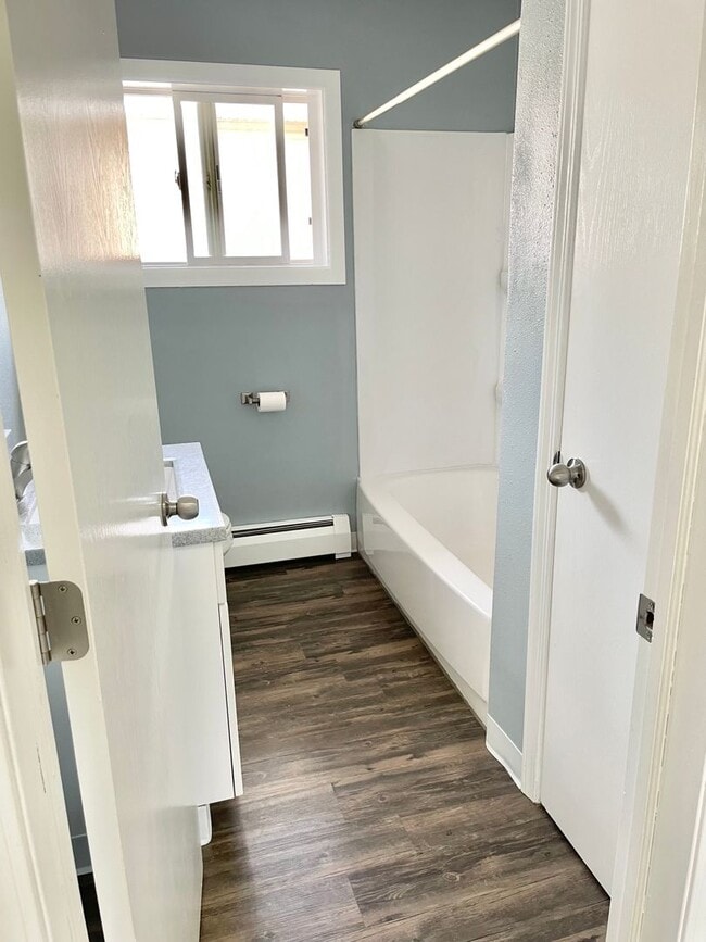 Building Photo - 2 Bedroom 1 Bath Duplex - South Fargo