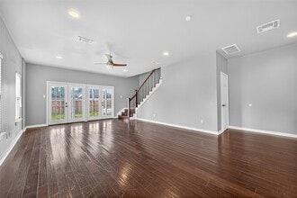 Building Photo - 146 Disney St