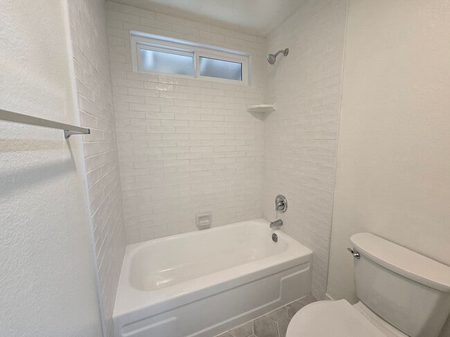 Building Photo - Victoria Neighborhood Single Story Home