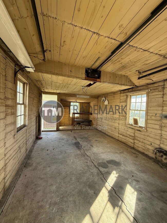 Building Photo - 202 W Church St