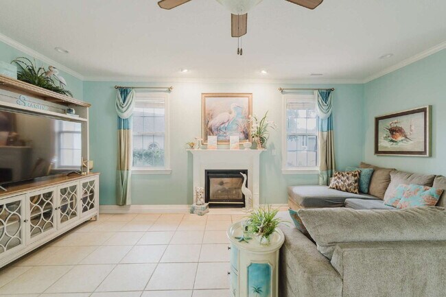 Building Photo - Furnished Home in NMB with Pool and Hot Tub