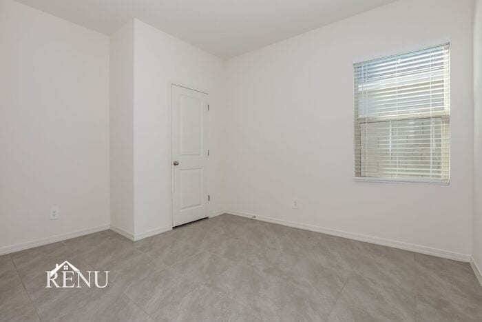 Building Photo - 35607 W San Capistrano Ave