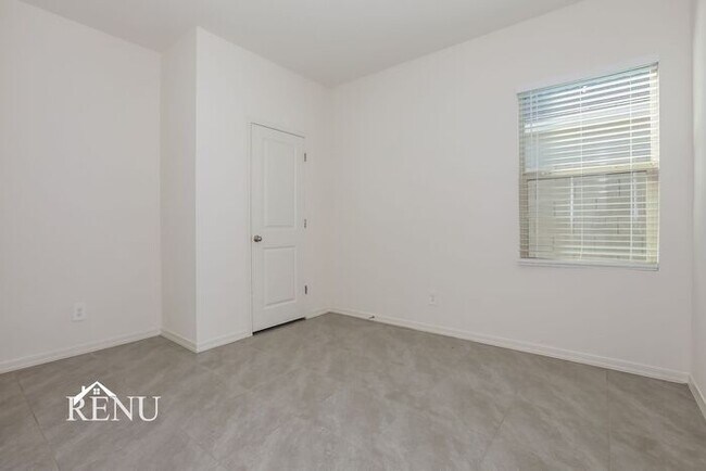 Building Photo - 35607 W San Capistrano Ave