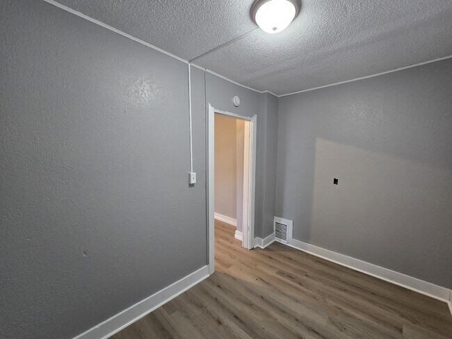 Building Photo - 425 Glenwood St
