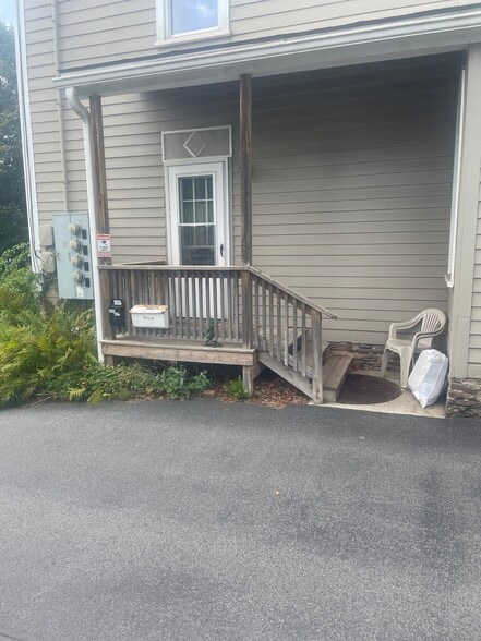 Entrance - 156 Main St