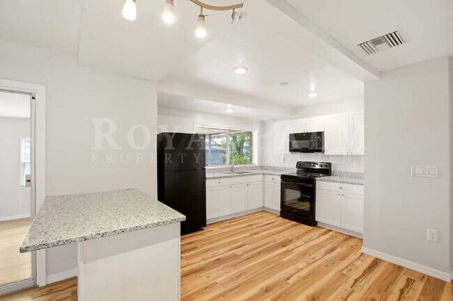 Building Photo - 2/1 Retreat in North Fort Myers: Apartment Life Called. We Didn't Answer.