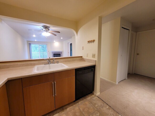 Building Photo - Top-Floor Condo near Bellevue Downtown