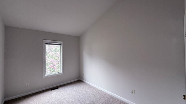 Building Photo - Occoquan Townhouse