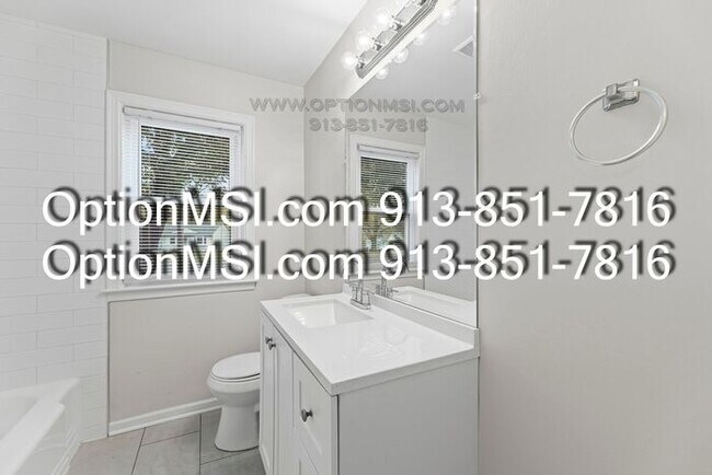 Building Photo - Near downtown Overland Park!