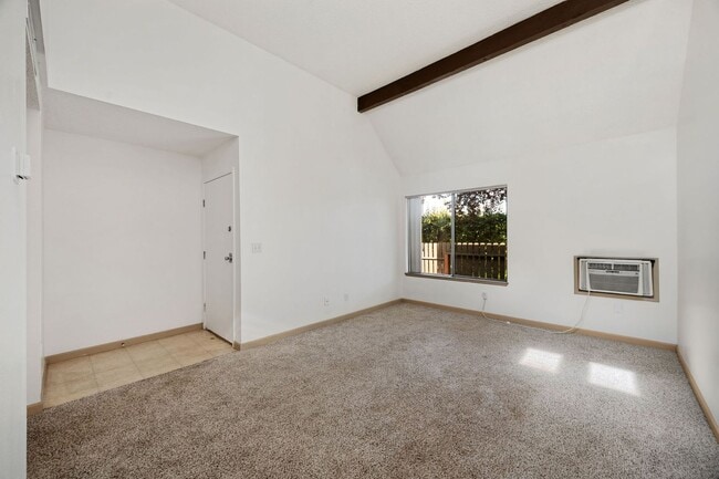 Building Photo - Delightful 1bed/1bath Condo located in the...