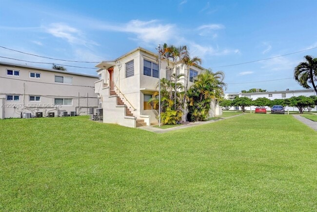 Building Photo - 1920 Biarritz Dr