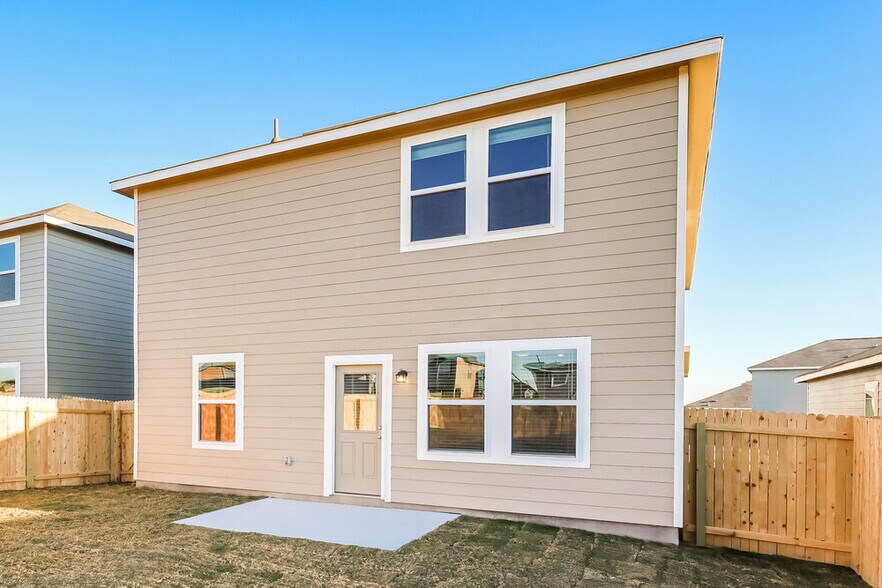 Building Photo - 5815 Texas Palm Dr