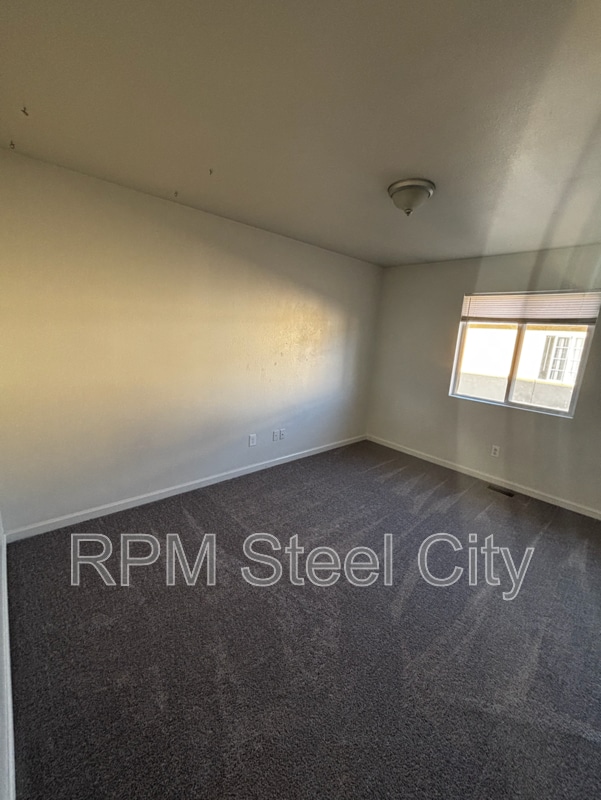 Building Photo - 28 Yorkshire Rd