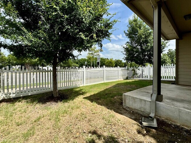 Building Photo - 1701 Logan Dr