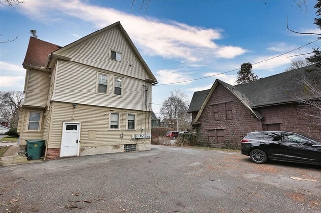 Building Photo - 195 Harvard St
