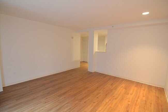 Building Photo - 75 Peterborough St