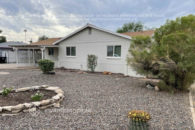 Building Photo - 2133 W Palmaire Ave