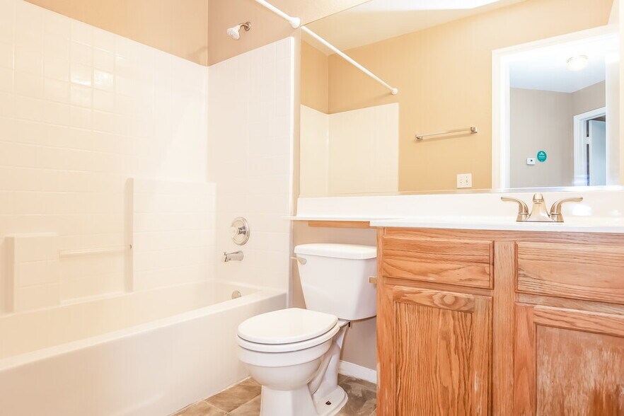 Building Photo - 2205 Royal Caribbean Ave