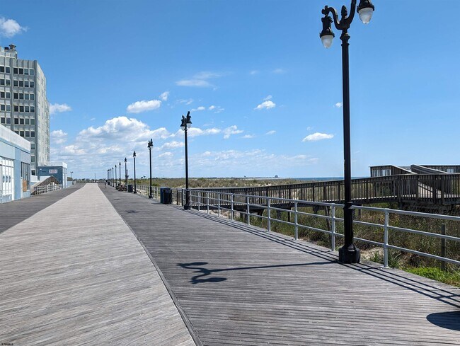 Building Photo - 207 Oriental Ave