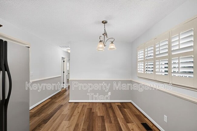 Building Photo - 9415 Glen Cross Dr