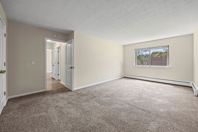 Building Photo - 6 Stenwick Dr