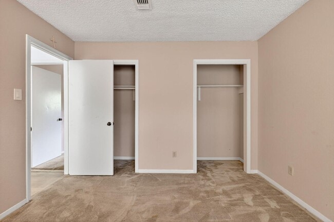 Building Photo - 9204 Westwood Village Dr