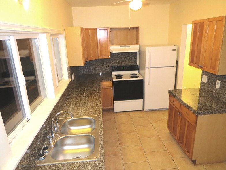 Building Photo - 15-1414 24th Ave