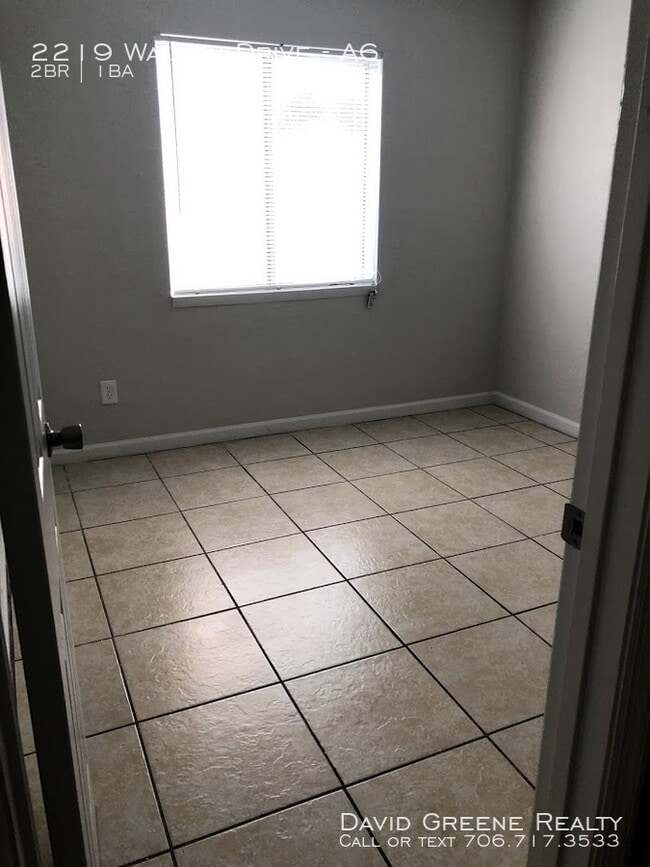 Building Photo - 2219 Walden Dr