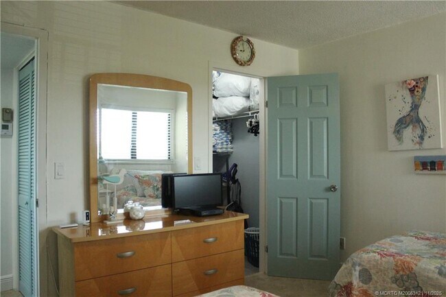 Building Photo - 10102 S Ocean Dr