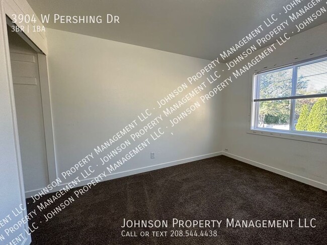 Building Photo - 3904 Pershing Dr