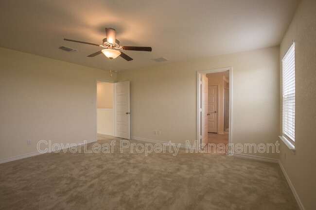 Building Photo - 571 Pebble Bend
