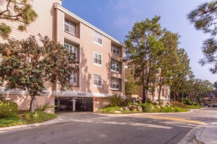 Building Photo - 4342 Redwood Ave