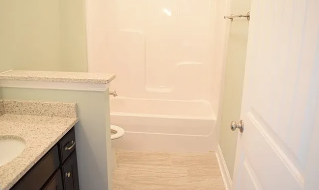 Building Photo - 10 Ivy Cross