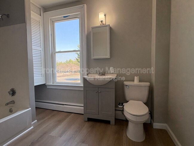 Building Photo - 818 Pine St