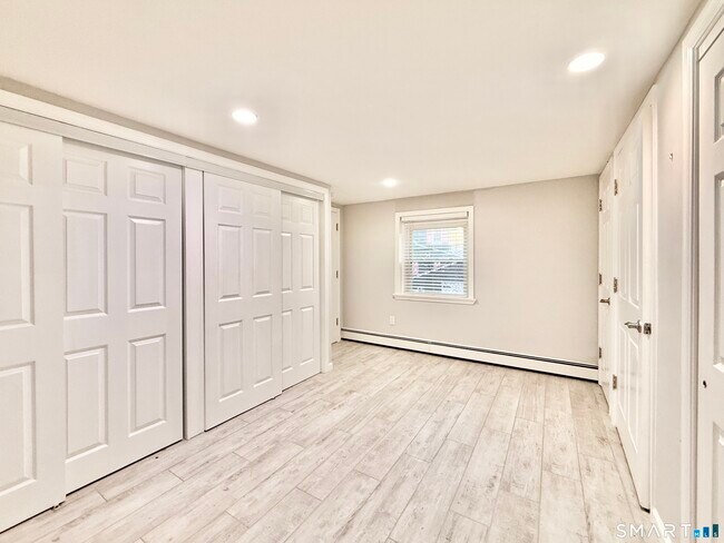 Building Photo - 36 Center Dr