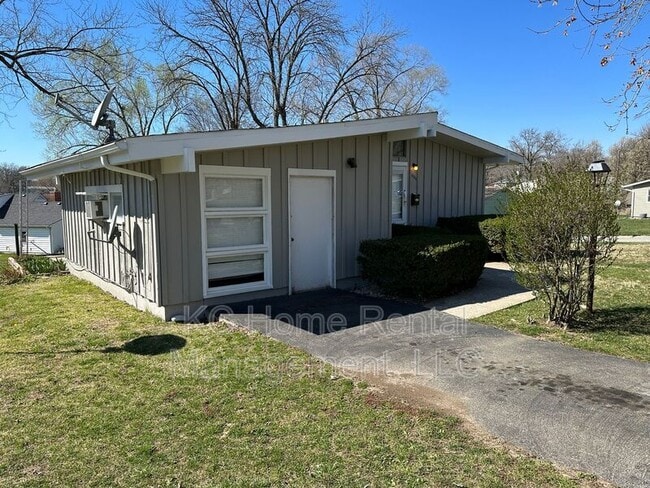 Building Photo - 6006 N Howard Ave
