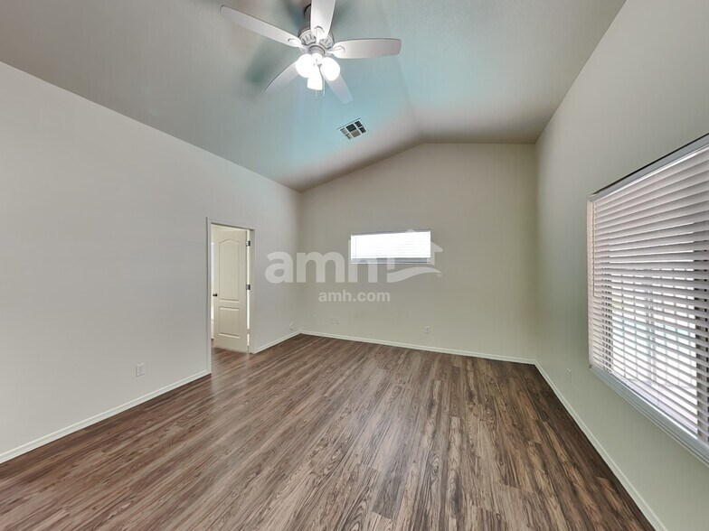 Building Photo - 10845 E Wier Ave