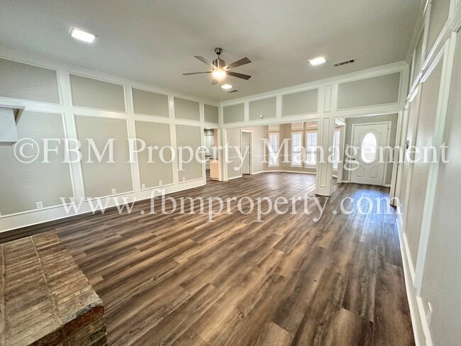 Building Photo - Charming 3 Bedroom, 2.5 Bathroom Home in A...