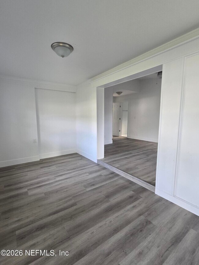 Building Photo - 3827 Eve Dr W