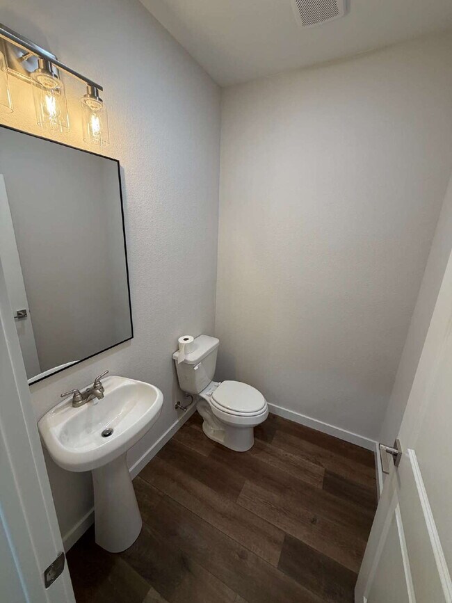 Building Photo - Beautiful 3 bedroom easy walk to TSU!